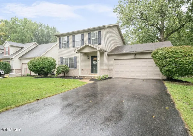 Photo 3 of Sale Pending at 3519 Indian Oaks Ln, Toledo, OH 43617 | MLS# 10013363 | Listing updated on 2026-09-25