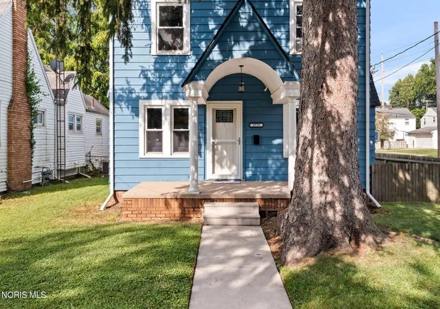Photo 2 of Single family home for sale at 3725 Torrance Dr, Toledo, OH 43612 | MLS# 10013381 | Listing updated on 2026-09-21