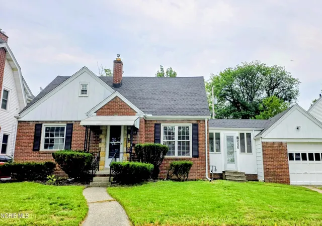 Photo 1 of Single family home for sale at 2826 Latonia Blvd, Toledo, OH 43606 | MLS# 10013361 | Listing updated on 2026-10-07