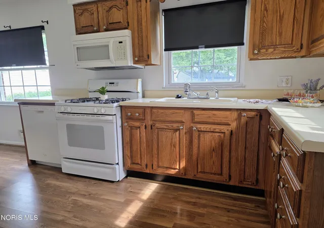 Photo 4 of Sale Pending at 2826 Latonia Blvd, Toledo, OH 43606 | MLS# 10013361 | Listing updated on 2026-10-24
