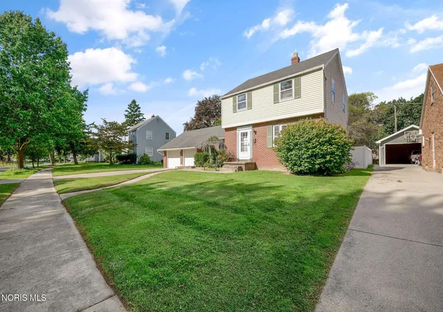 Photo 2 of Single family home for sale at 1642 Norcross Dr, Oregon, OH 43616 | MLS# 10013410 | Listing updated on 2026-09-22