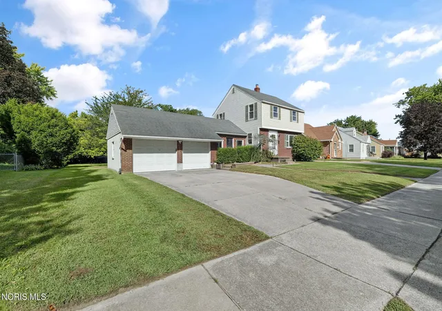 Photo 3 of Single family home for sale at 1642 Norcross Dr, Oregon, OH 43616 | MLS# 10013410 | Listing updated on 2026-09-22