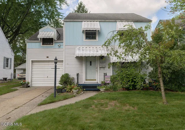 Photo 2 of Single family home for sale at 3915 Seckinger Dr, Toledo, OH 43613 | MLS# 10013389 | Listing updated on 2026-10-07