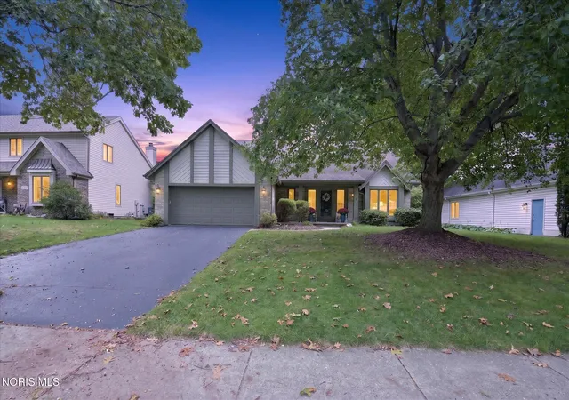 Photo 1 of Single family home for sale at 2338 Saint Roberts Ln, Toledo, OH 43617 | MLS# 10013423 | Listing updated on 2026-09-30
