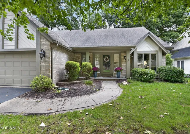 Photo 2 of Single family home for sale at 2338 Saint Roberts Ln, Toledo, OH 43617 | MLS# 10013423 | Listing updated on 2026-09-30