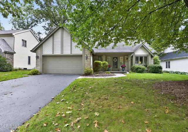 Photo 3 of Single family home for sale at 2338 Saint Roberts Ln, Toledo, OH 43617 | MLS# 10013423 | Listing updated on 2026-09-30