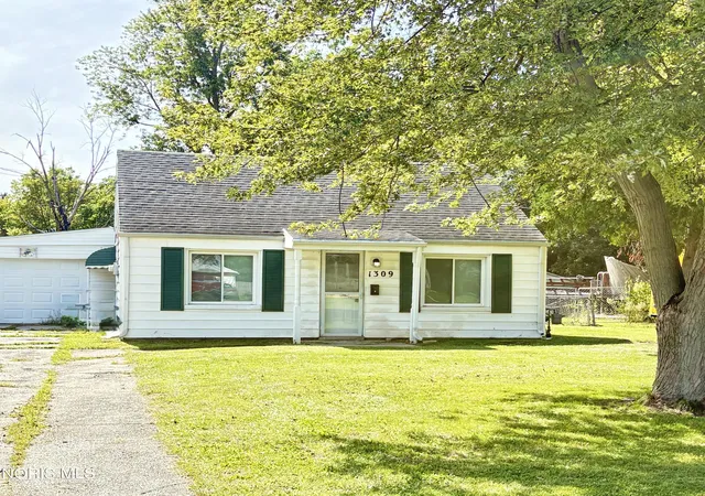 Single family home for sale at 1309 Ogontz Ave, Toledo, OH 43614 | MLS# 10013372