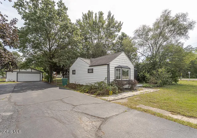 Photo 2 of Single family home for sale at 847 S King Rd, Holland, OH 43528 | MLS# 10013557 | Listing updated on 2026-09-17