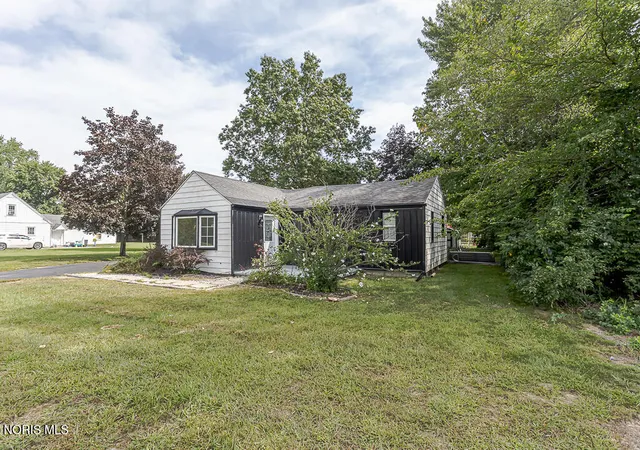 Photo 3 of Single family home for sale at 847 S King Rd, Holland, OH 43528 | MLS# 10013557 | Listing updated on 2026-09-17