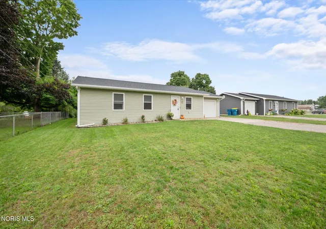 Photo 1 of Single family home for sale at 307 N Oak St, Edgerton, OH 43517 | MLS# 10013421 | Listing updated on 2026-09-21