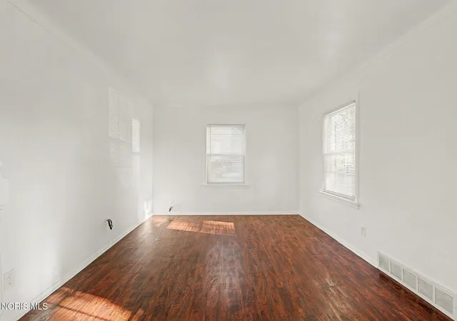 Photo 3 of Single family home for sale at 5823 Adelaide Dr, Toledo, OH 43613 | MLS# 10013370 | Listing updated on 2026-09-18