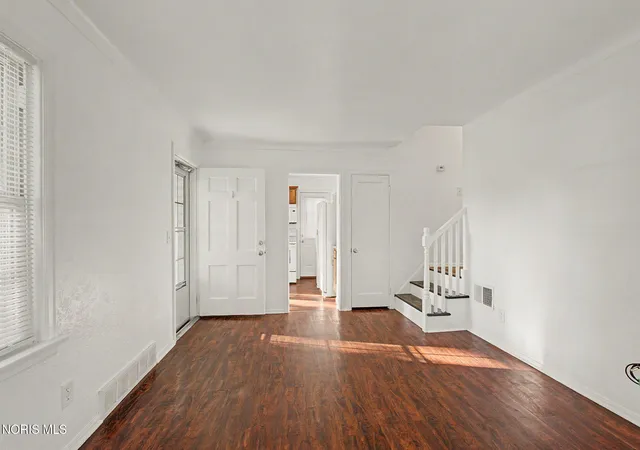 Photo 3 of Single family home for sale at 5823 Adelaide Dr, Toledo, OH 43613 | MLS# 10013370 | Listing updated on 2026-09-18