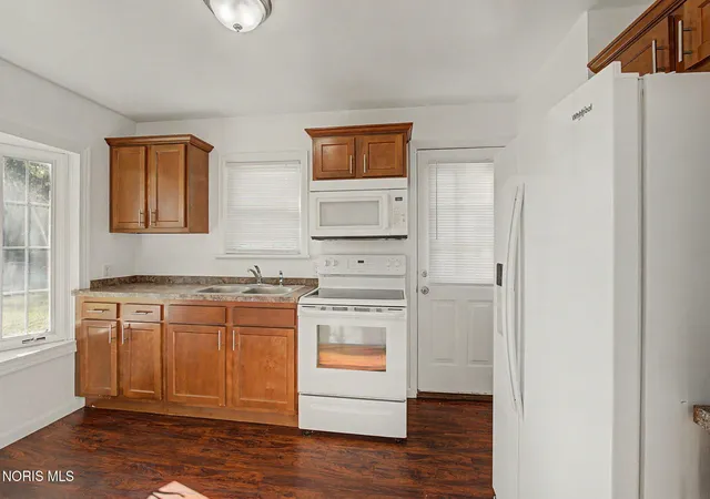 Photo 4 of Single family home for sale at 5823 Adelaide Dr, Toledo, OH 43613 | MLS# 10013370 | Listing updated on 2026-09-18