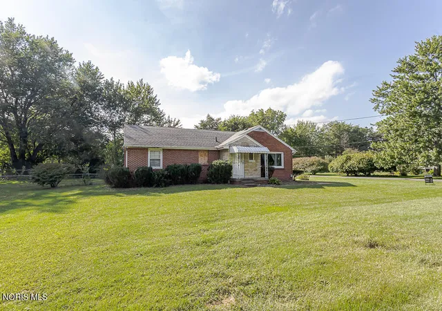 Photo 2 of Single family home for sale at 931 Harrow Rd, Toledo, OH 43615 | MLS# 10013373 | Listing updated on 2026-09-27