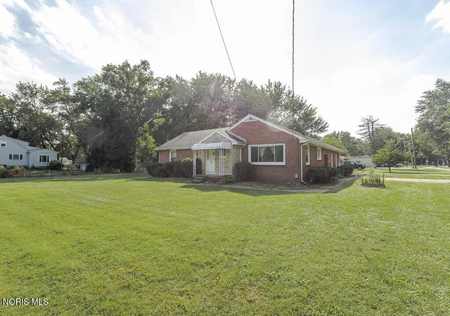Photo 3 of Single family home for sale at 931 Harrow Rd, Toledo, OH 43615 | MLS# 10013373 | Listing updated on 2026-09-27