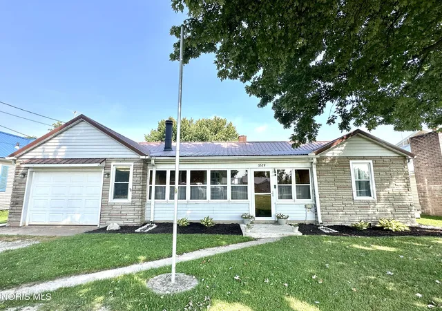 Photo 2 of Single family home for sale at 3539 W Harbor Rd, Port Clinton, OH 43452 | MLS# 10013385 | Listing updated on 2026-09-22