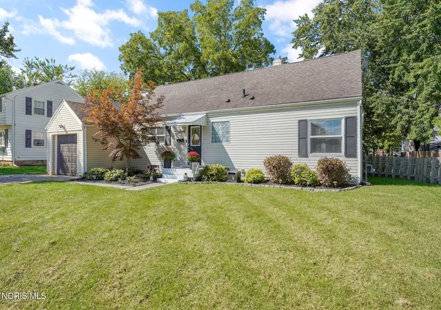 Photo 2 of Single family home for sale at 1099 Elco Ave, Maumee, OH 43537 | MLS# 10013484 | Listing updated on 2026-09-19