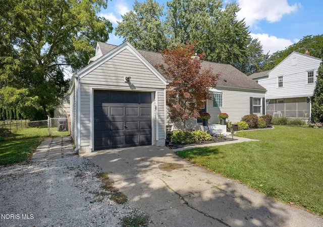 Photo 3 of Single family home for sale at 1099 Elco Ave, Maumee, OH 43537 | MLS# 10013484 | Listing updated on 2026-09-19
