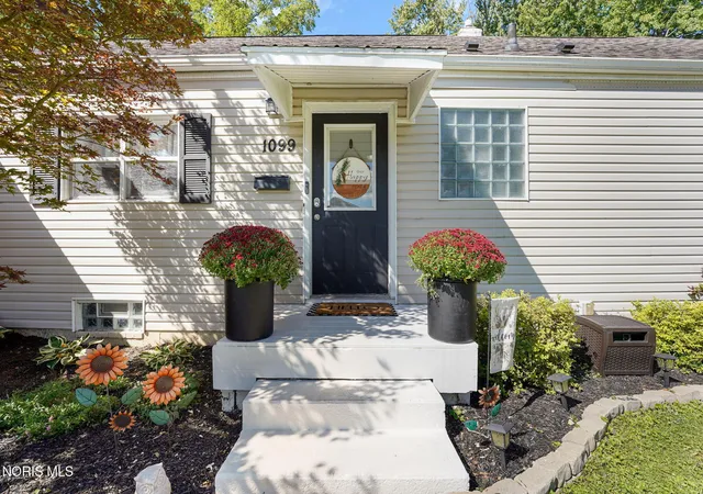 Photo 3 of Single family home for sale at 1099 Elco Ave, Maumee, OH 43537 | MLS# 10013484 | Listing updated on 2026-09-19