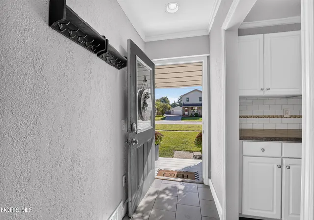 Photo 4 of Single family home for sale at 1099 Elco Ave, Maumee, OH 43537 | MLS# 10013484 | Listing updated on 2026-09-19