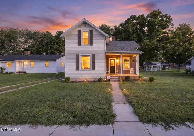 Photo 2 of Single family home for sale at 744 Park St, Napoleon, OH 43545 | MLS# 10013394 | Listing updated on 2026-09-29
