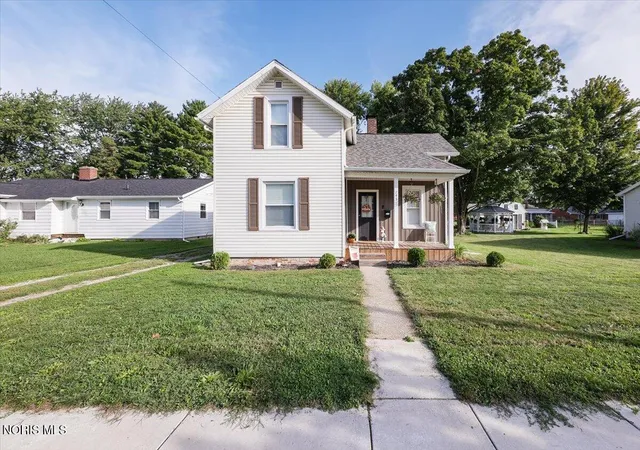 Photo 3 of Single family home for sale at 744 Park St, Napoleon, OH 43545 | MLS# 10013394 | Listing updated on 2026-09-29