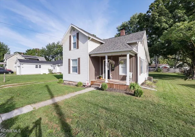 Photo 3 of Single family home for sale at 744 Park St, Napoleon, OH 43545 | MLS# 10013394 | Listing updated on 2026-09-29