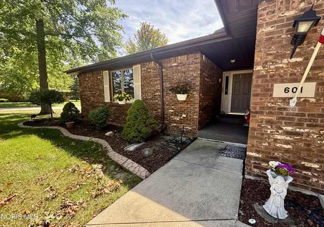 Listing Photo 4 - Condo for sale in building located at 601 Wood Cree Ct, Defiance, OH 43512