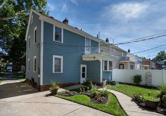 Photo 2 of Single family home for sale at 3827 Bowen Rd, Toledo, OH 43613 | MLS# 10013409 | Listing updated on 2026-09-28