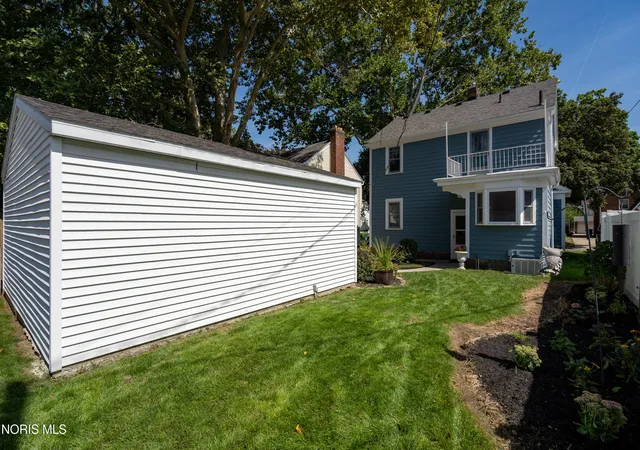 Photo 3 of Single family home for sale at 3827 Bowen Rd, Toledo, OH 43613 | MLS# 10013409 | Listing updated on 2026-09-28