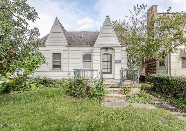Photo 2 of Single family home for sale at 933 Wright Ave, Toledo, OH 43609 | MLS# 10013559 | Listing updated on 2026-09-26