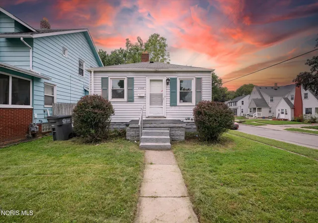 Single family home for sale at 4243 Fairview Dr, Toledo, OH 43612 | MLS# 10013414