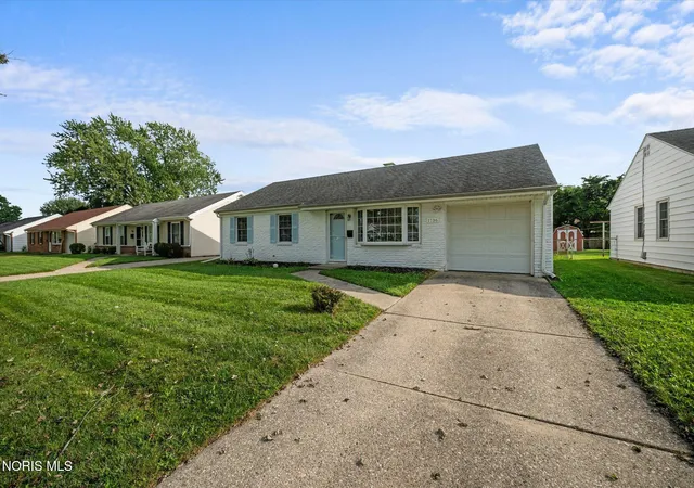 Photo 2 of Single family home for sale at 1736 Parkway Dr #North, Maumee, OH 43537 | MLS# 10013424 | Listing updated on 2026-09-21
