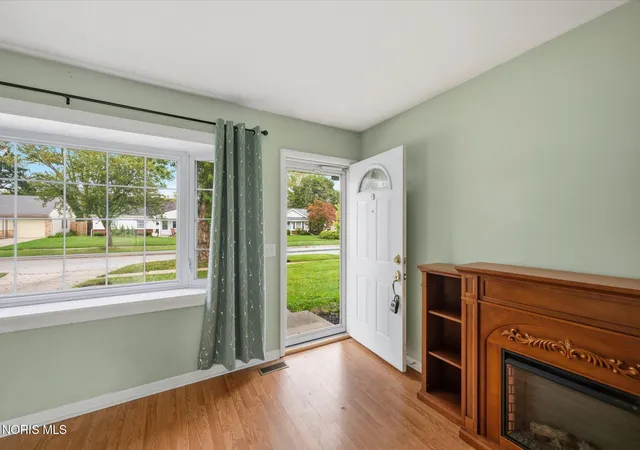 Photo 3 of Single family home for sale at 1736 Parkway Dr #North, Maumee, OH 43537 | MLS# 10013424 | Listing updated on 2026-09-21
