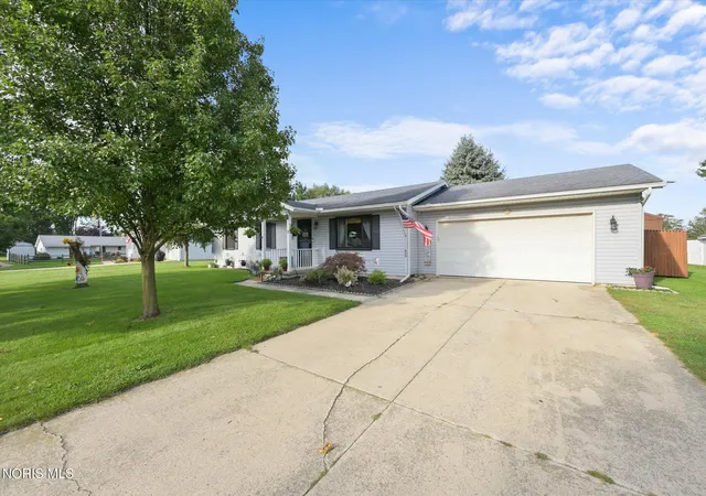 Photo 2 of Sale Pending at 2 Meadow Ln, Delta, OH 43515 | MLS# 10013420 | Listing updated on 2026-09-21