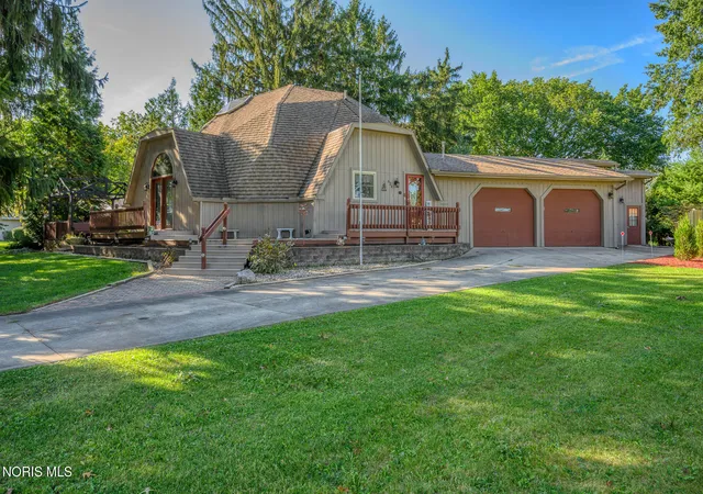 Photo 3 of Single family home for sale at 624 Marilyn Dr, Rossford, OH 43460 | MLS# 10013479 | Listing updated on 2026-10-09