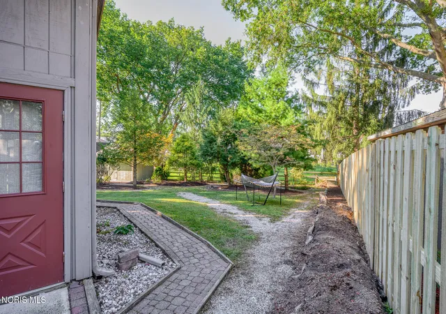 Photo 4 of Single family home for sale at 624 Marilyn Dr, Rossford, OH 43460 | MLS# 10013479 | Listing updated on 2026-10-09