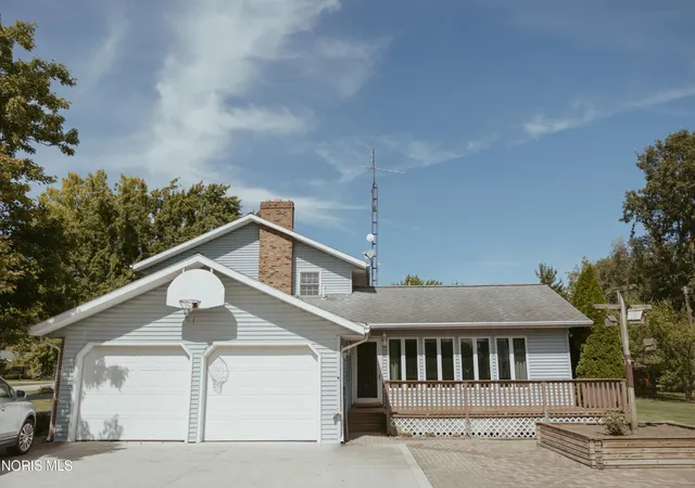 Photo 2 of Single family home for sale at 121 Sunset Ave, Sherwood, OH 43556 | MLS# 10013447 | Listing updated on 2026-09-25