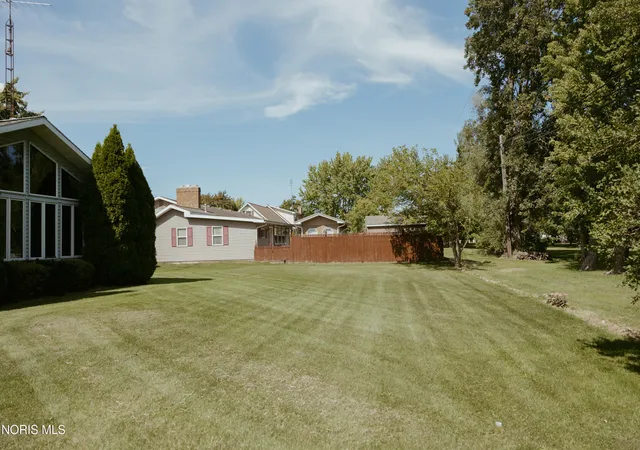 Photo 3 of Single family home for sale at 121 Sunset Ave, Sherwood, OH 43556 | MLS# 10013447 | Listing updated on 2026-09-25