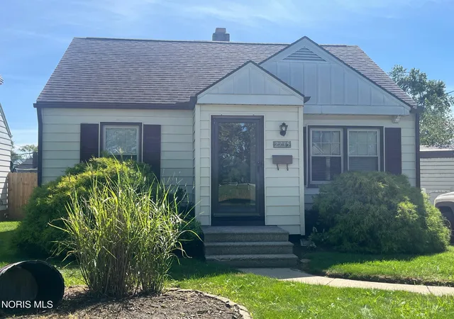 Photo 1 of Single family home for sale at 2735 Schneider Rd, Toledo, OH 43614 | MLS# 10013437 | Listing updated on 2026-10-09
