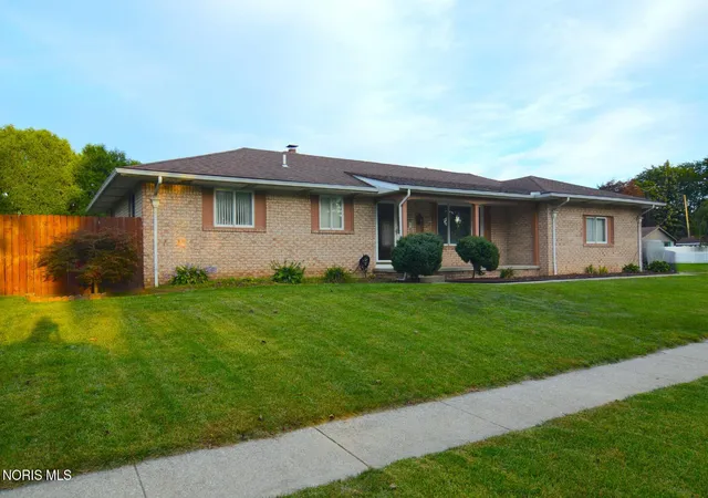 Photo 2 of Single family home for sale at 59 Applewood Dr, Oregon, OH 43616 | MLS# 10013433 | Listing updated on 2026-09-21