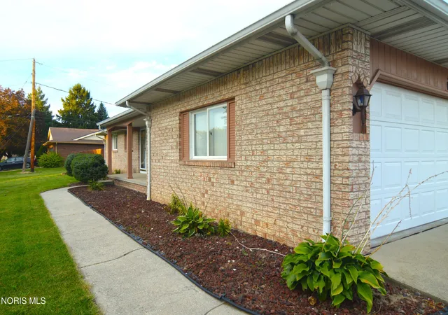 Photo 3 of Single family home for sale at 59 Applewood Dr, Oregon, OH 43616 | MLS# 10013433 | Listing updated on 2026-09-21