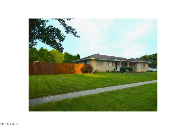 Photo 4 of Single family home for sale at 59 Applewood Dr, Oregon, OH 43616 | MLS# 10013433 | Listing updated on 2026-09-21