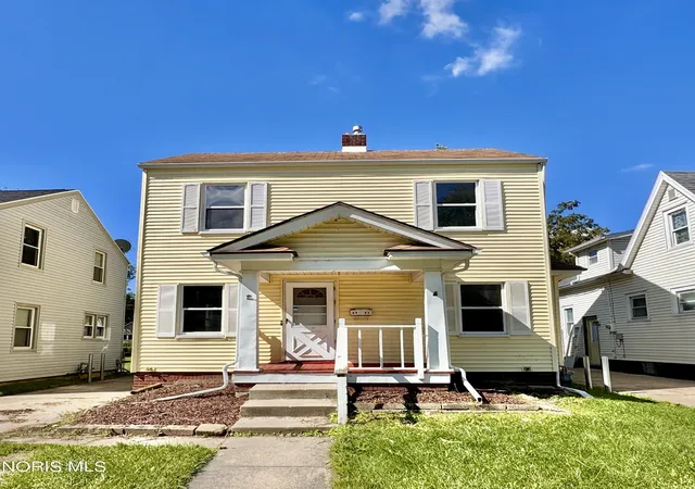 Photo 2 of Single family home for sale at 4557 Eastway St, Toledo, OH 43612 | MLS# 10013445 | Listing updated on 2026-10-02