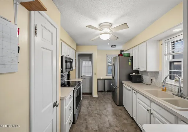 Photo 3 of Single family home for sale at 3840 Elmhurst Rd, Toledo, OH 43613 | MLS# 10013487 | Listing updated on 2026-09-24