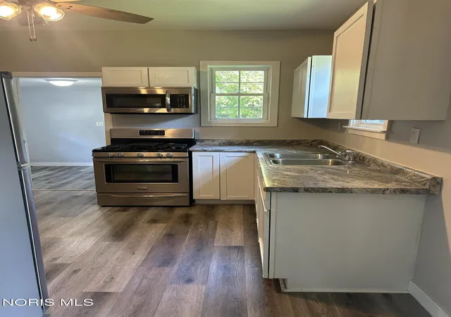 Photo 2 of Single family home for sale at 4112 Lewis Ave, Toledo, OH 43612 | MLS# 10013439 | Listing updated on 2026-09-15