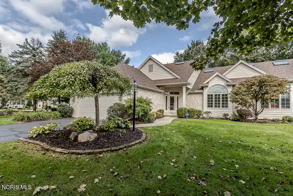 Listing Photo 1 - Condo for sale in 6958 Cedar Creek Ln located at 6958 Cedar Creek Ln, Toledo, OH 43617 - Unit 6958 Cedar Crk Ln