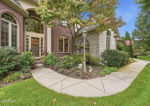 Photo 2 of Single family home for sale at 4611 Fairway Ln, Sylvania, OH 43560 | MLS# 10013490 | Listing updated on 2026-10-09