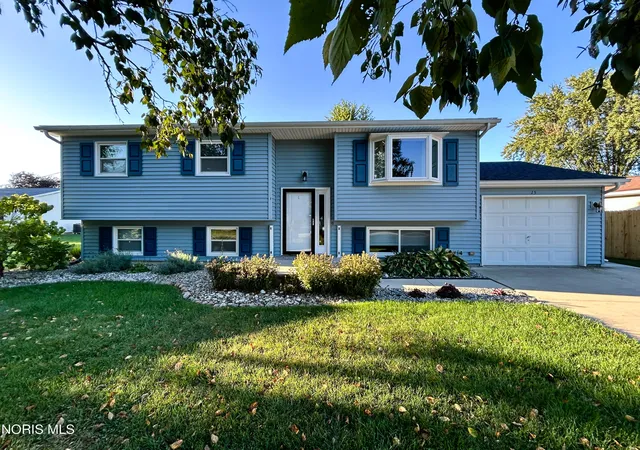 Photo 2 of Single family home for sale at 15 Duchess Ct, Tiffin, OH 44883 | MLS# 10013488 | Listing updated on 2026-09-22