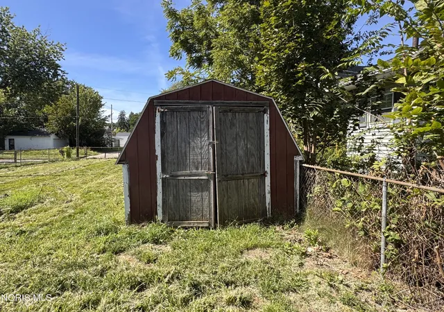 Photo 3 of Single family home for sale at 333 Mayberry St, Toledo, OH 43609 | MLS# 10013491 | Listing updated on 2026-10-09